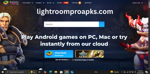 Screenshot of the BlueStacks official homepage showing download button for playing Android games on PC, Mac, or cloud.